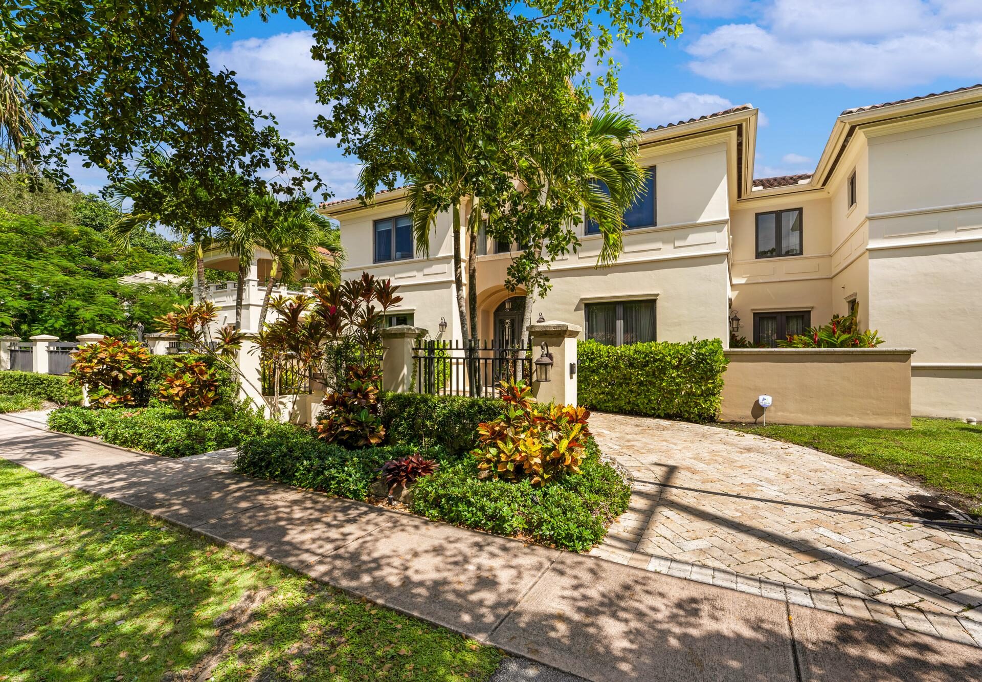 buy a house in coral gables