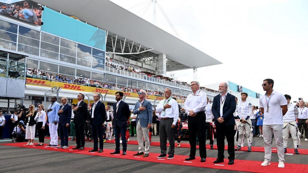 Resultados avançados no SERP do Google ao pesquisar por 'grand prix de Miami'